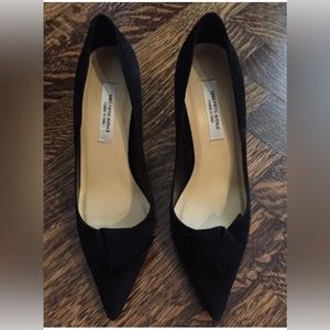 New. SAKS FIFTH AVENUE BLACK NUBUCK HEELS SIZE 9